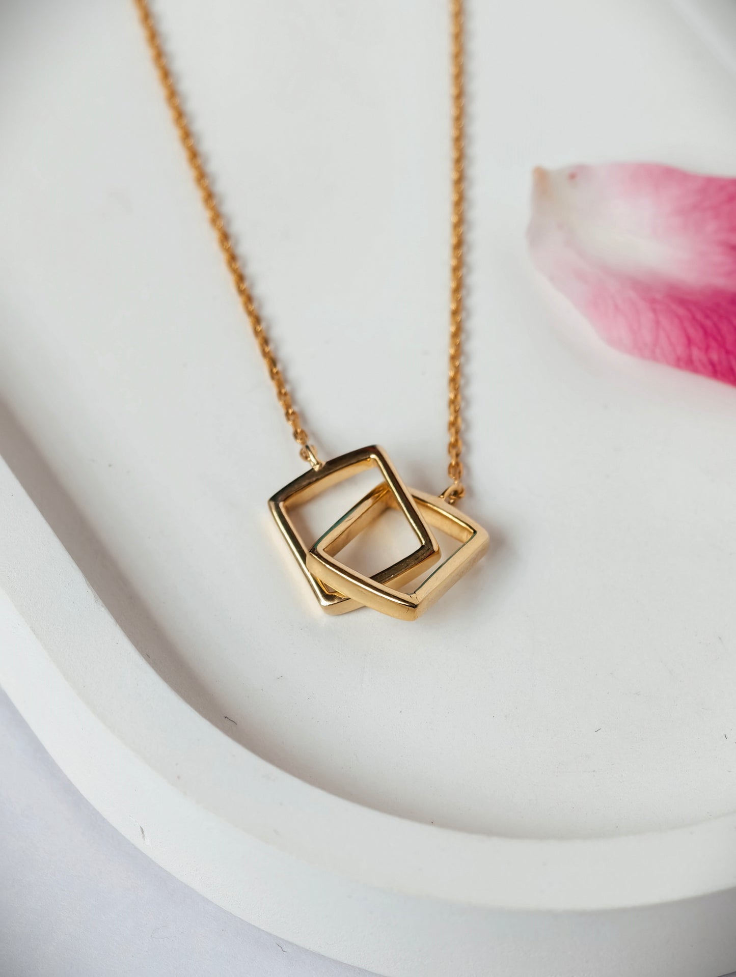 Golden Interlinks