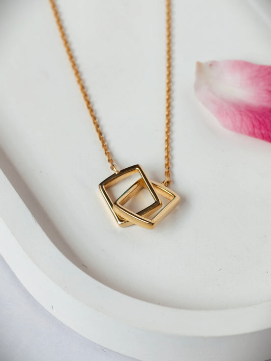 Golden Interlinks